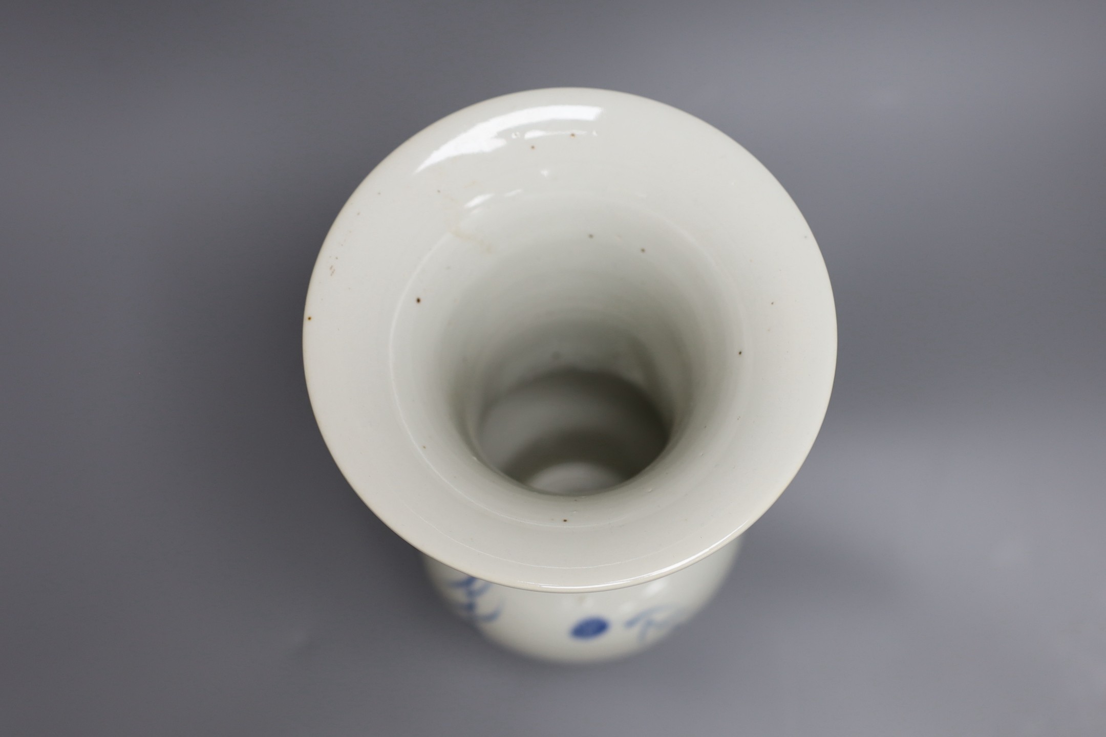 A Chinese blue and white vase, 33cm